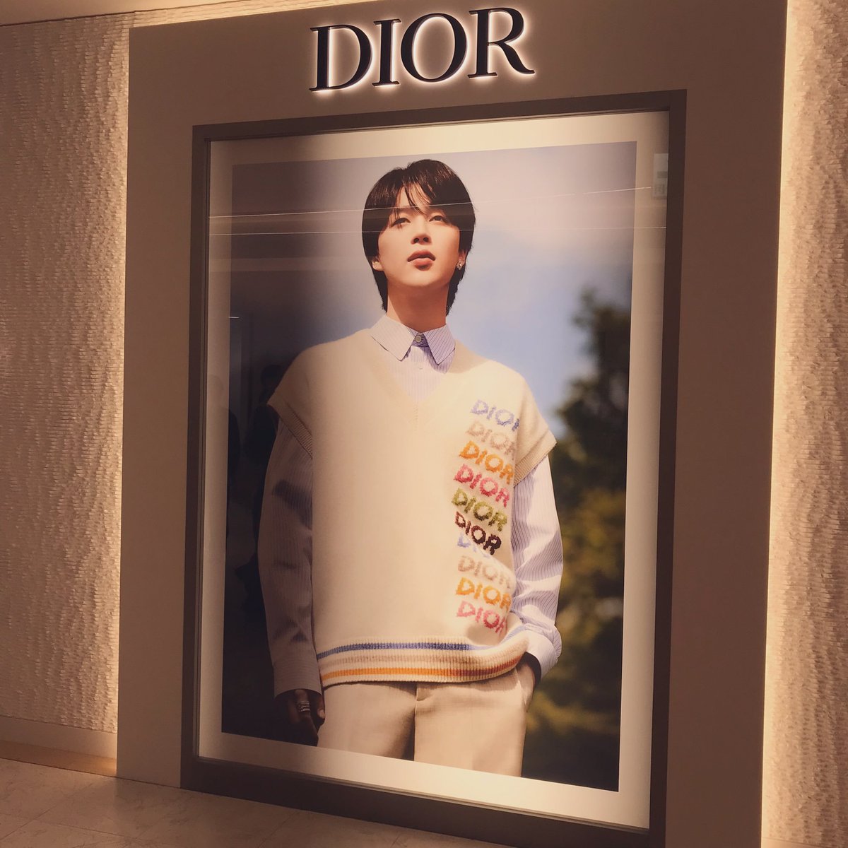 PJM_data's tweet photo. Jimin's Dior Spring 2024 campaign advertisement at Dior Nagoya Takashimaya, Nagoya, Japan!  👏

Jimin's Dior advertisements have now been spotted in at least 86 locations across the globe!

DIOR GLOBAL AMBASSADOR JIMIN 
#JIMINxDIOR
#DiorSpring24 https://t.co/AS0mFxQvb2