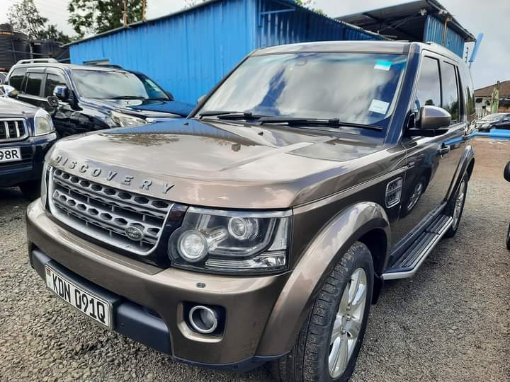 JaMtoka's tweet photo. #AboveAndBeyond #BeyondTarmac #Disco4 #LandRover 🇬🇧
• 2014 Land Rover Discovery 4 — HSE
• KSh5,400,000 Only
• Fuel Tank: 82L >> 8km/litre
• Mileage: 103,000km
• Location: Nairobi
• 📲 +254733665551
⚡ It has all the bells and whistles ⬇️⬇️
• 3000cc V6 Turbodiesel (SDV6)
• 256bhp/600Nm
• 8-Speed Automatic Transmission (ZF)
• Safety Features:
√ Active Roll Mitigation - ARM
√ AWD + Terrain Response 2 System
√ Adaptive Cruise Control
√ All-Terrain ABS - Anti-Lock Braking System
√ Brake Assist
√ Gradient Release Control
√ Traction Control System
√ Hill Holder
√ Hill Descent Control
√ Dynamic Stability Control
√ Electronic Brake Force Distribution
√ Adaptive Headlights
√ Park Distance Control
√ Reverse Camera
√ Roll Stability Control
⚡ Creature Comforts:
√ Air Suspension
√ Height Control
√ Beige Leather Upholstery
√ Heated Seats
√ 7 Leather Seats
√ Triple Sunroof
√ Automatic Air Con & Climate Control
√ Rear Air Conditioning
√ Meridian Surround Sound System
√ Heated Side Mirrors
√ Rain Sensing Wipers
√ Dusk-Sensing Headlights
√ Headlight Washers
√ Fog Lights
√ Leather & Heated Steering Wheel
√ Tyre Pressure Monitoring System