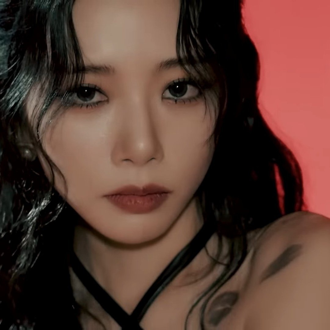 minjizana's tweet image. the art                  the artist