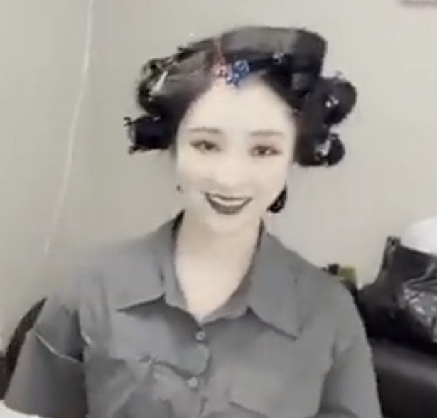 minjizana's tweet image. the art                  the artist