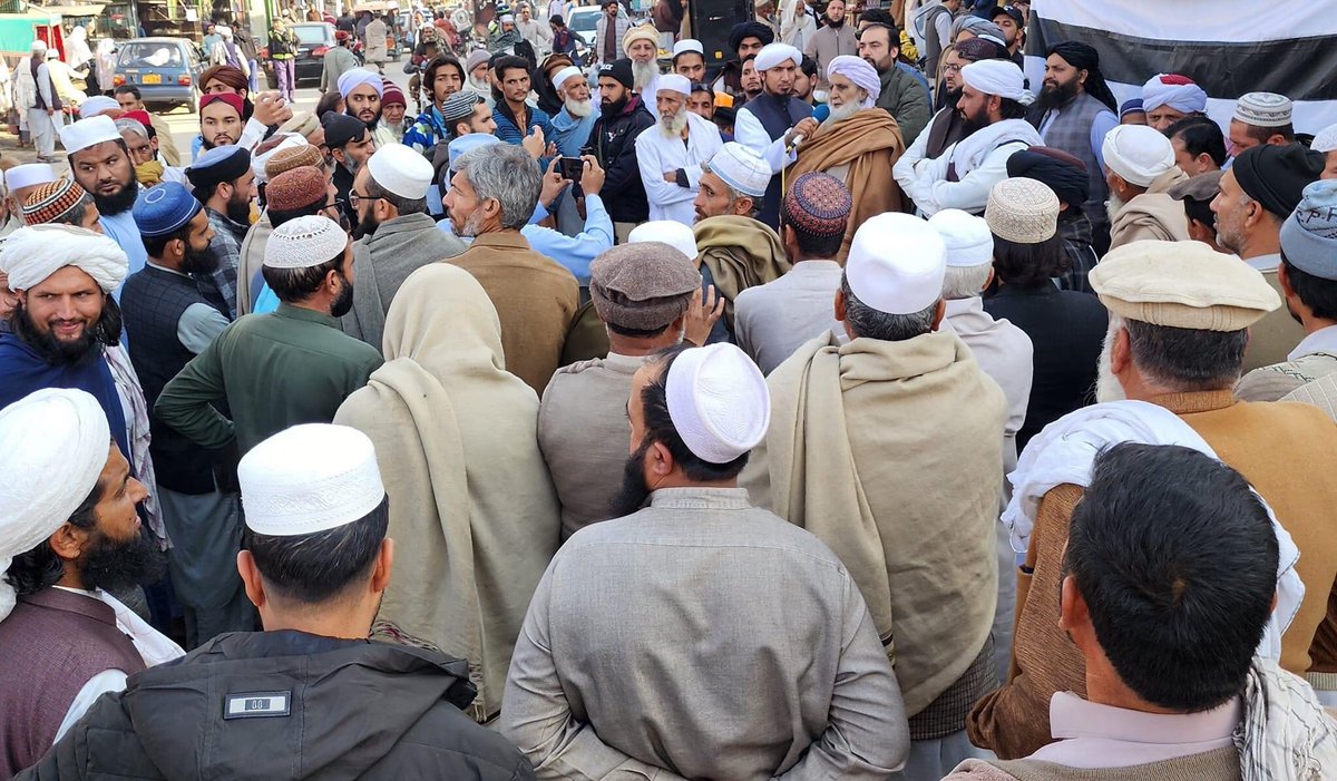 MSyedGoharShah's tweet photo. #چارسدہ جمعیت علماء اسلام ضلع چارسدہ میں قائد ملت اسلامیہ مولانا فضل الرحمان صاحب کے حکم پر اظہارِ یکجھتی فلس3 اجتماع سے ضلعی امیر مولانا سید محمد گوہر شاہ صاحب نے ولولہ انگیز خطاب فرمایا ۔

#یوم_یکجہتی_فلسطین https://t.co/W91RJCnXsN