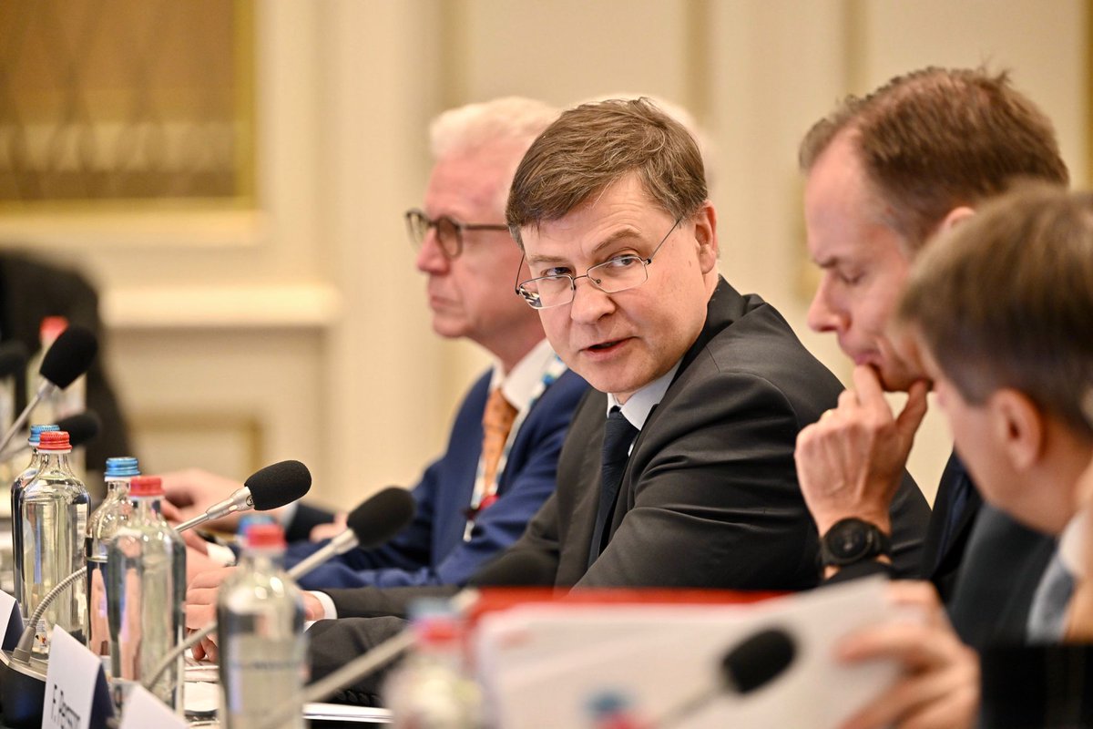BusinessEurope's tweet photo. Finalising EU proposals that are essential for the economy will make it easier to do business in Europe.

The EU business community discussed today with Executive VP @VDombrovskis during our Council of Presidents meeting.
#CompetitiveEU #CopresBrussels https://t.co/F9kztdIEEN