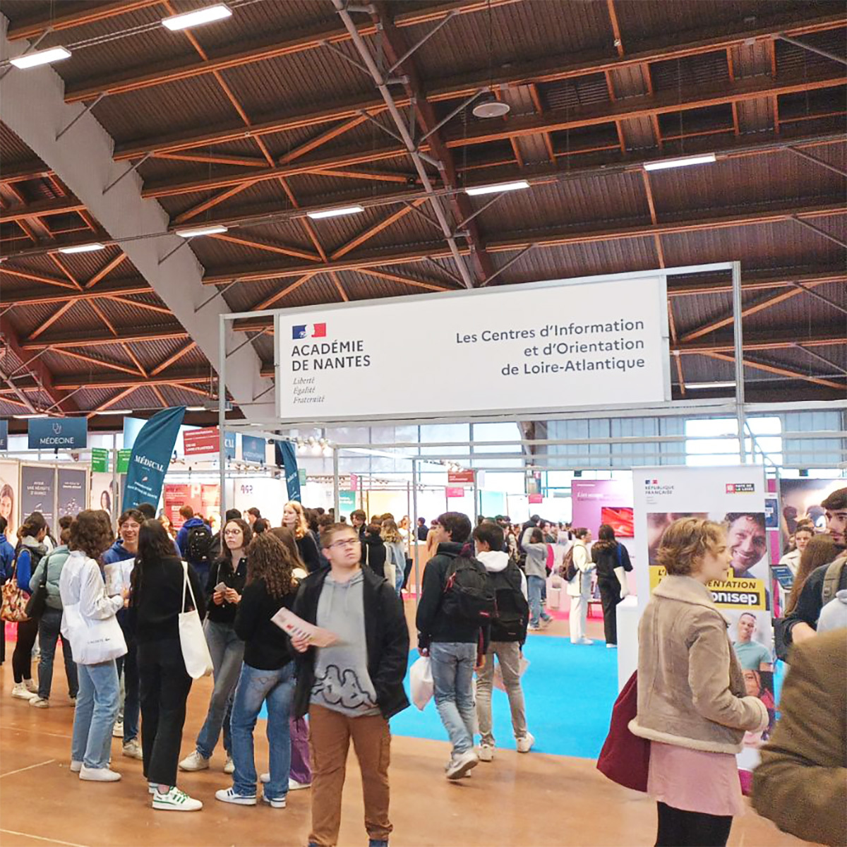 [#Orientation] L'Académie de Nantes est présente jusqu'à samedi au salon du lycéen et de l'étudiant.

🗣️ Formation, orientation, #voiepro, #Parcoursup : venez en discuter avec nos équipes !

📅 Le 24 et 25 novembre
📍Parc expo de #Nantes