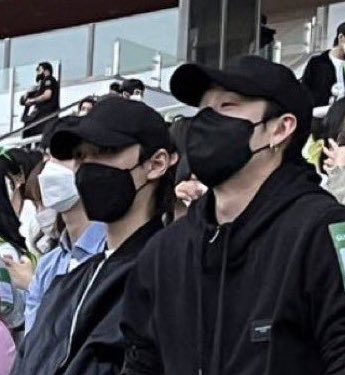 915bbok's tweet photo. Felix is so supportive with his friends… Few months ago he went to NCT Dream concert and now he is at the NCT 127 concert🥹 https://t.co/amwrzZ5LAU