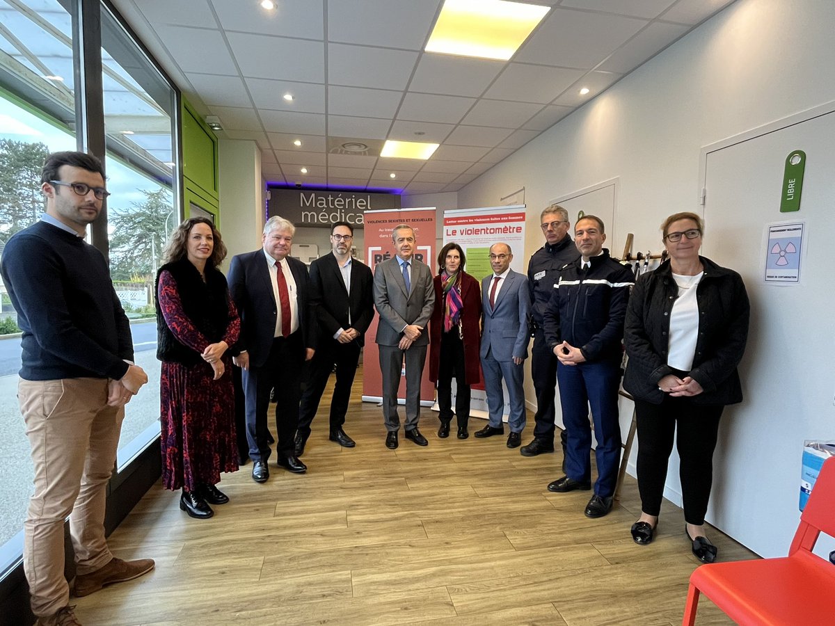 Barreau de CHARTRES (@ordrechartres) on Twitter photo Le Barreau de Chartres sâassocie au syndicat des pharmaciens dans une grande campagne de sensibilisation aux violences intra familiales. <a href="/OrdreChartres/">Barreau de CHARTRES</a> #violencesfaitesauxfemmes #avocats Le Barreau de Chartres sâassocie au syndicat des pharmaciens dans une grande campagne de sensibilisation aux violences intra familiales. <a href="/OrdreChartres/">Barreau de CHARTRES</a> #violencesfaitesauxfemmes #avocats