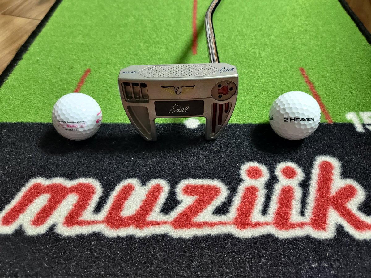 Toshiki_W's tweet image. 体調が芳しくないので大人しくパタ練。何となく試したクロスハンドが激ハマり、ストロークがメチャスムース。来週の平日ラウンドは、距離感が不安なロングパットは順手、カップを狙う時はクロスハンド、使い分けて30パット以内を目指します。
#ゴルフ好きと繋がりたい
#muziik #Edel