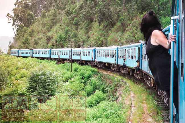 දුම්රිය මගීන්ට සුබ ආරංචියක්

දුම්රිය ආසන වෙන්කිරීමේ දී මඟීන් වෙත පැන නගින ගැටලු සඳහා නව ඩිජිටල් ක්‍රමවේදයක් ශ්‍රී ලංකාවේ දුම්රිය මඟීන් වෙත හඳුන්වා දී තිබේ.

වැඩි විස්තර - sinhala.adaderana.lk/news/189957
#srilanka #adaderanasinhala #news