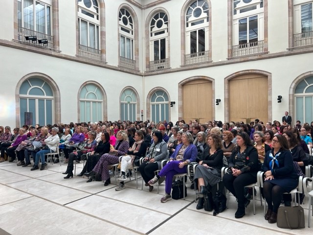 Parlament de Catalunya (@parlamentcat) on Twitter photo Dones de tots els à mbits omplen el <a href="/parlamentcat/">Parlament de Catalunya</a> en defensa d’una Catalunya sense cap tipus de violència contra les dones i les nenes, amb motiu de la segona edició del #ParlamentDeLesDones Dones de tots els à mbits omplen el <a href="/parlamentcat/">Parlament de Catalunya</a> en defensa d’una Catalunya sense cap tipus de violència contra les dones i les nenes, amb motiu de la segona edició del #ParlamentDeLesDones