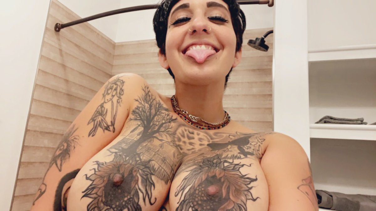 growyournetwork's tweet photo. @G_Lov333 pretty as fuk &amp; loves freakiest  stuff https://t.co/XLqUmXMkAl