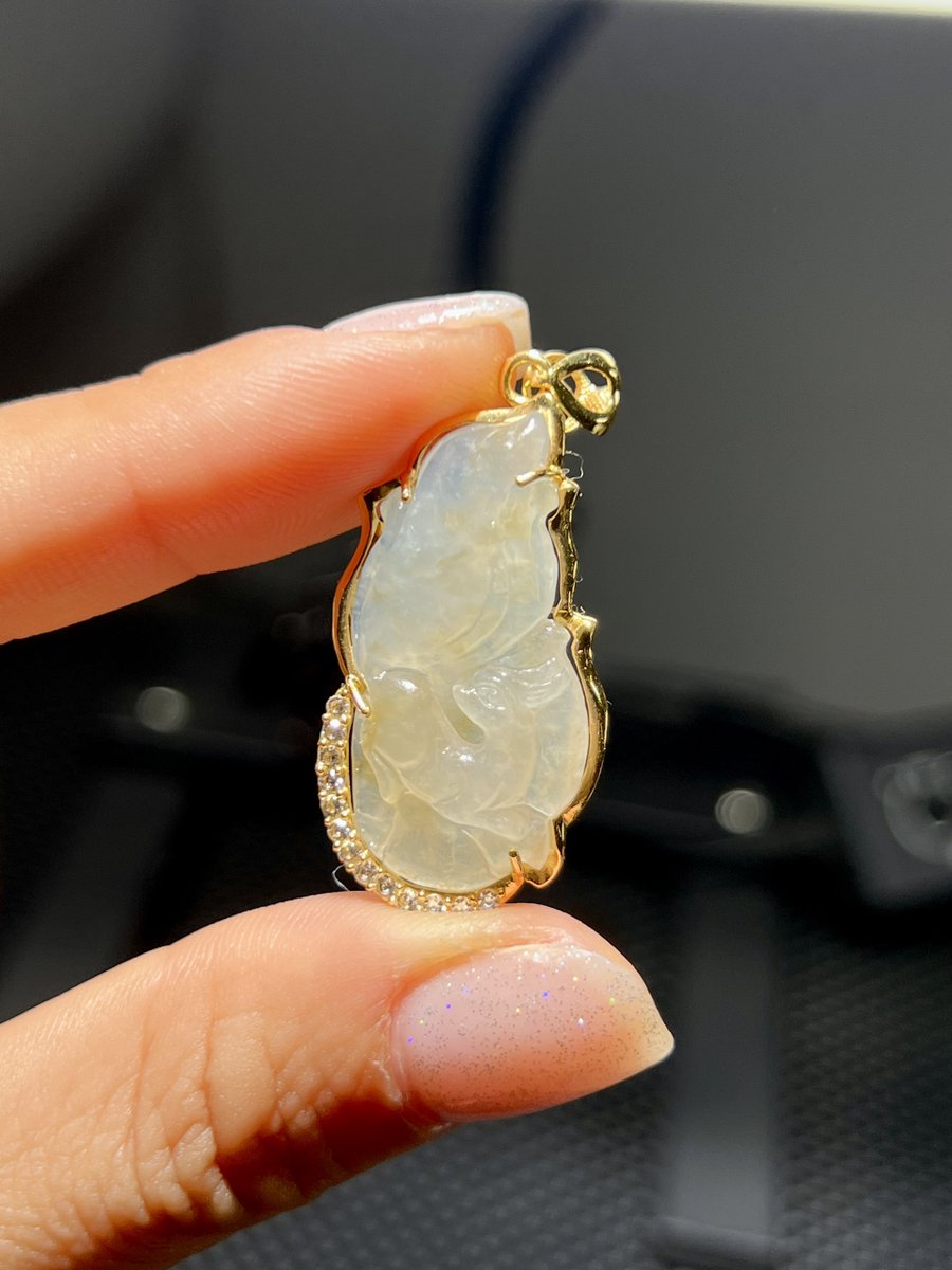 d4ngems's tweet photo. Mặt dây chuyền Hồ Ly Chúa Ngọc Jade A Nếp Băng .
Đã lên mặt bọc vàng .
Kích thước 33*18mm .
---------
#jade #jadea #nepbang #ngoc #ngocjade #ngocjadea #matdaychuyen #matday #vip #dep #sang #hochua #holy #cuuvyho #caochinduoi #matdaychuyenholy https://t.co/58gzLqVYS1
