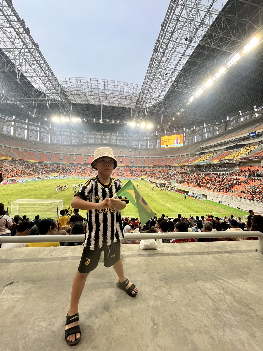First match for him into stadium, and he watch FIFA World Cup U17 Quarter Final match.

The match today is Spain v Germany, and Argentina v Brazil 🔥

Hopefully he will remembered until he growing old😄

#FIFAWorldCup #U17WC