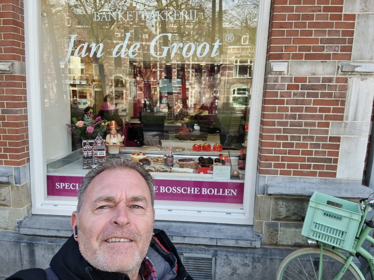 Even in NL, kan dit toch niet aan me voorbij laten gaan 😋  de enige echte van Jan de Groot #bosscheboll <a href="/bosschebollen/">Eric Maas</a>