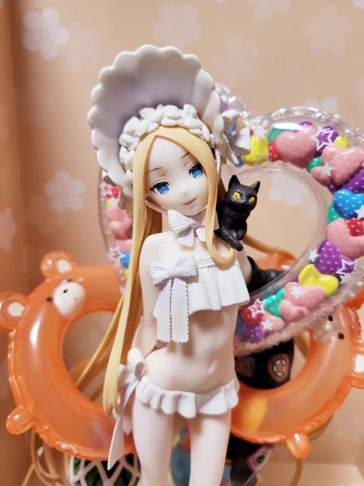 アビーちゃんフィギュア届いたー!!うあぁぁ!!かわいい!!どっから見てもかわいい!!!浮き輪すごい!!かわいい!!また宝物が増えた