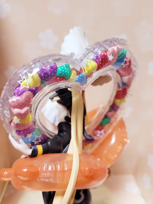 アビーちゃんフィギュア届いたー!!うあぁぁ!!かわいい!!どっから見てもかわいい!!!浮き輪すごい!!かわいい!!また宝物が増えた