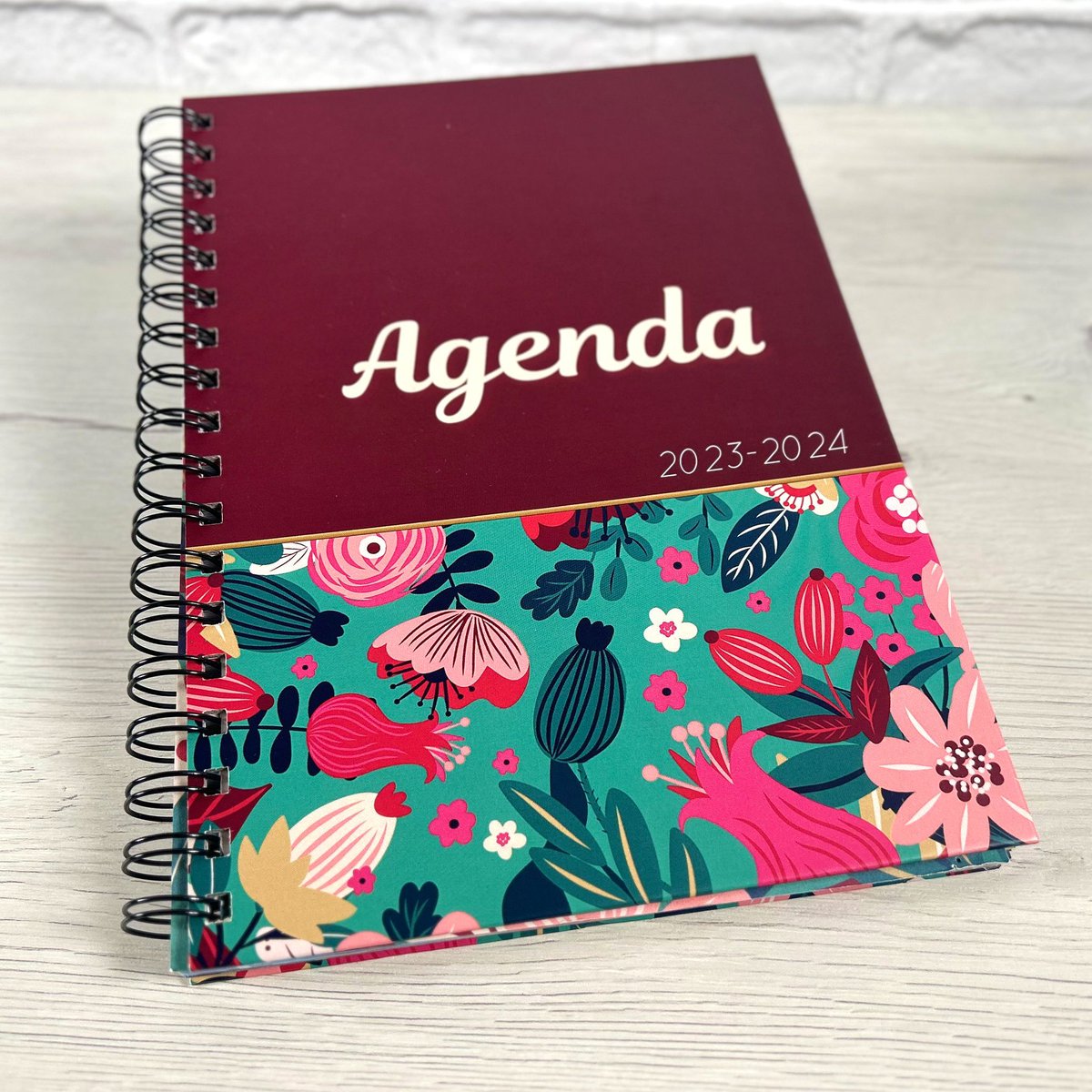 Cevagraf_fr's tweet photo. Agenda 2023 - 2024 Créations orthophoniques 📒 

Avez-vous déjà votre agenda d'entreprise ? 📒

Faites-le maintenant et commencez votre voyage vers la grandeur ! Des questions ? N'hésitez pas à nous demander !

#créationsorthophoniques #planner #journaling #agenda #agenda2024 https://t.co/qCGyIOKpfh