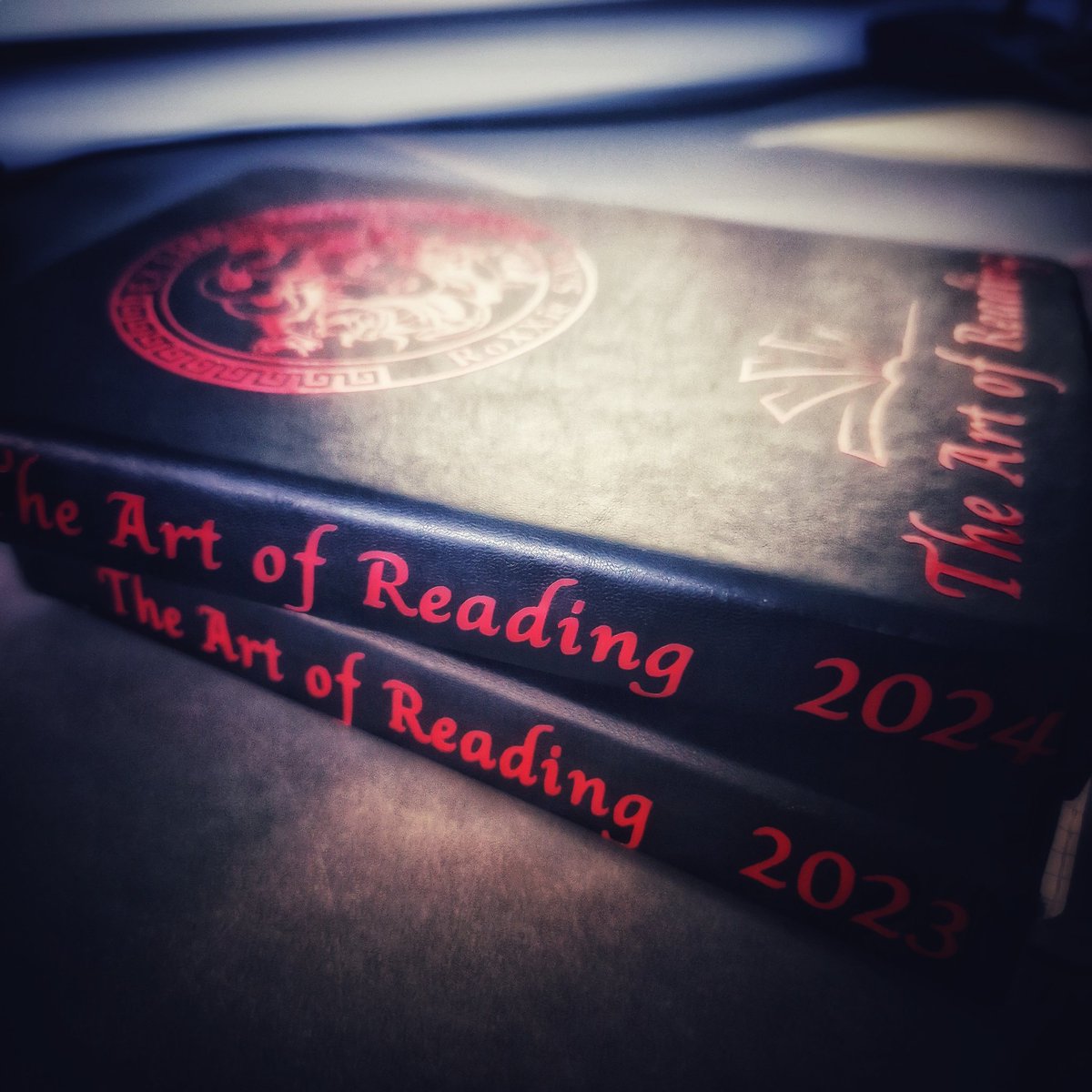 Mein Blog-Notizbuch für #2024 ist bereit. Auch das Diesjährige habe ich direkt auch gleich noch beschriftet.

#BookBlogger #creative #creativity #cricut #cricutmade #cricutcrafts #cricutcreations #TheArtOfReading #bloglife