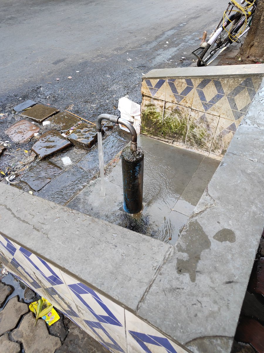ayan_mondal94's tweet photo. @kmc_kolkata @FirhadHakim
Kolkata ground water level has dropped below 18.6% in the last five years. These tap water by the govt is essential for survival. I can just request you to put a knob on the tab.
Place : Sradhananda park to college street road. https://t.co/RmgwdOSQaW