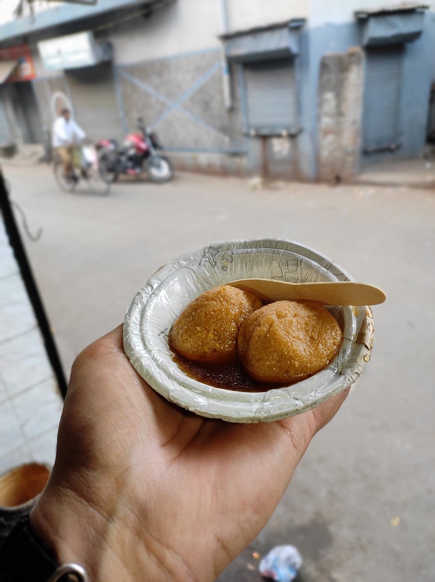 kumar_s17's tweet photo. Winter and hot rasgulla (jaggery) 
Tell me a better combination than  this! 

#rosogulla
#Foodie https://t.co/3xXUNCpwl8