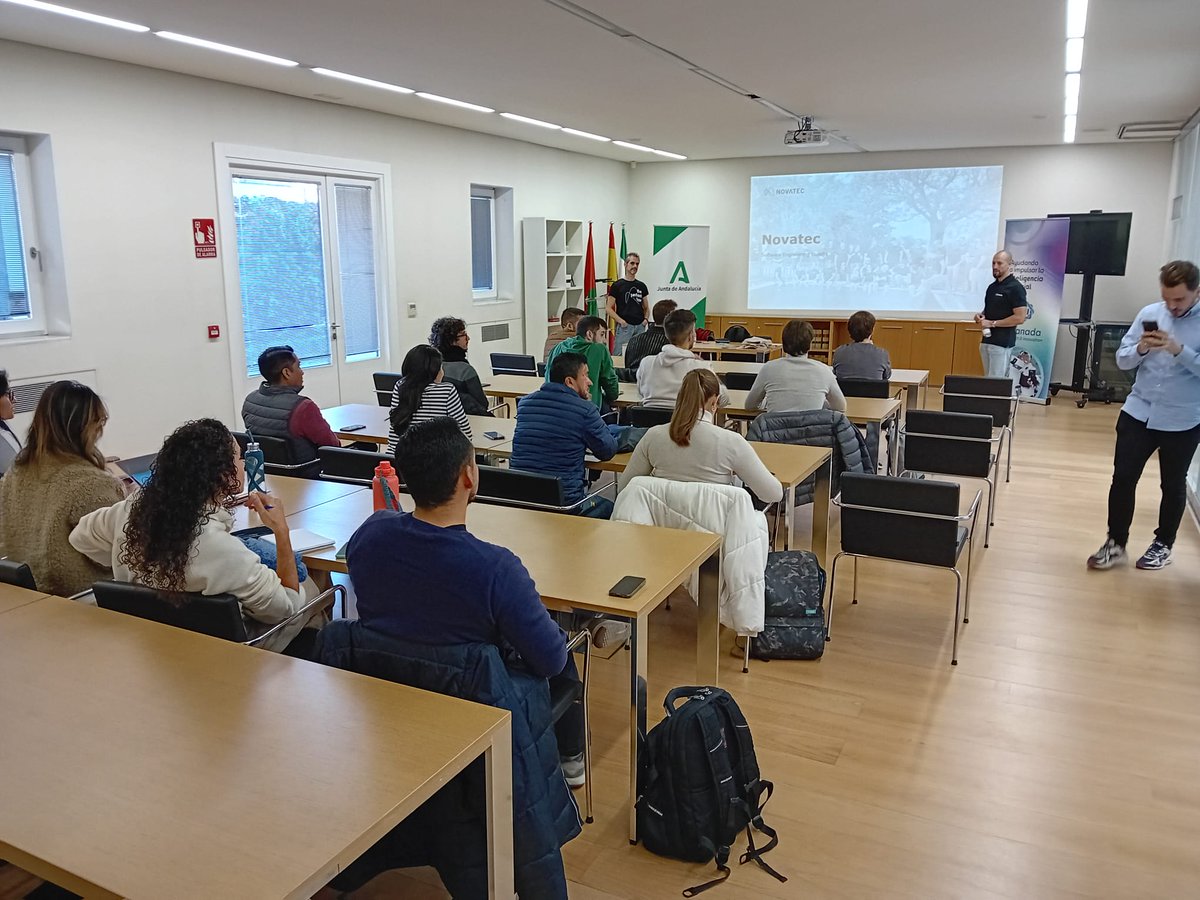 FundacionPTS's tweet image. Hoy en #FundaciónPTS se ha celebrado la tercera sesión de la experiencia #Matchmaking 💡

En esta ocasión se ha realizado un taller sobre #Agilidad y #Management 3.0, que lo ha impartido Manuel Pertíñez Sánchez🤳