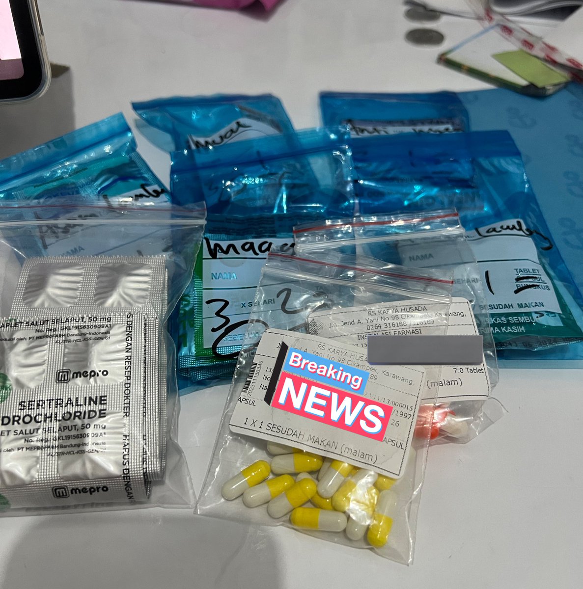 pseudomed_'s tweet photo. satu kali telan semua bisa gak sih elah 🤢🫠 https://t.co/iRs9ivZEya
