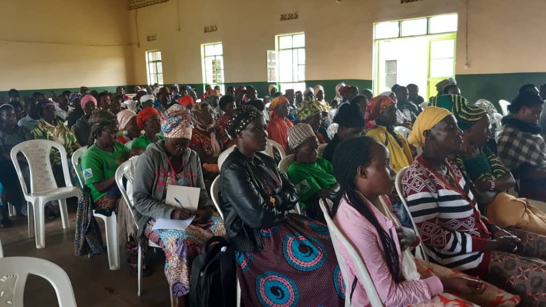 ardekubaho_rw's tweet photo. This week ,ARDE/KUBAHO &amp; @medicusmundi  trained 7 women cooperatives and relatives from 6 sectors in @Kamonyi ,Delving into topics like water rights, responsibilities, and understanding the costs involved.

#right2water , #safewater4all https://t.co/61jsV7UvsE