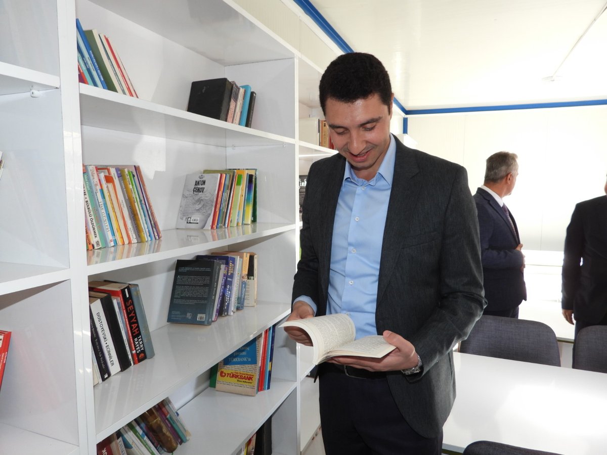 TC_Samandag's tweet photo. Koordinatör Kaymakamımız Sn. İbrahim ERGİN'in  katılımıyla Cumhuriyet Ortaokulu'nda  "Gezgin ve Yol Arkadaşları 100. Yıl Samandağ Okuma Sanatı Kütüphanesi'nin" açılışı gerçekleştirildi. https://t.co/5XSOB1b1iq