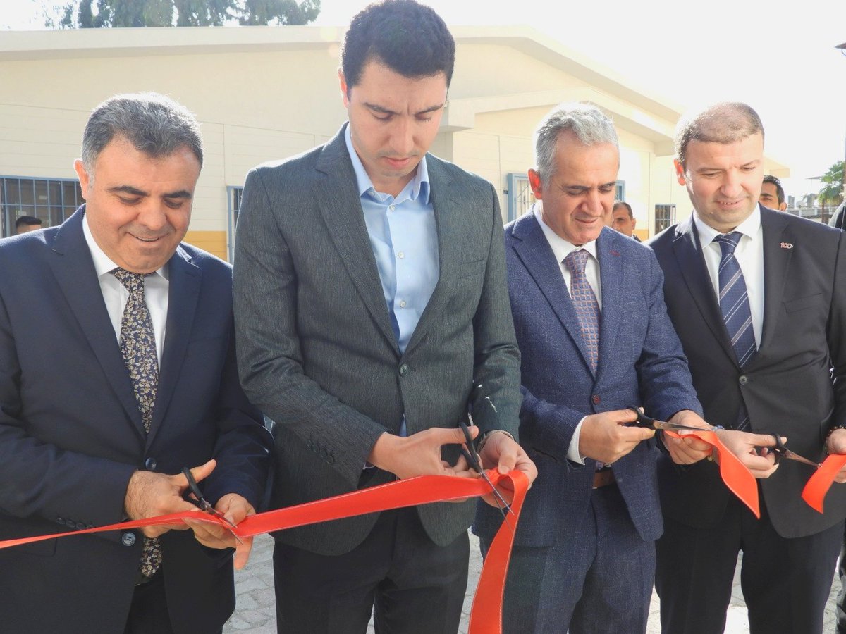 TC_Samandag's tweet photo. Koordinatör Kaymakamımız Sn. İbrahim ERGİN'in  katılımıyla Cumhuriyet Ortaokulu'nda  "Gezgin ve Yol Arkadaşları 100. Yıl Samandağ Okuma Sanatı Kütüphanesi'nin" açılışı gerçekleştirildi. https://t.co/5XSOB1b1iq