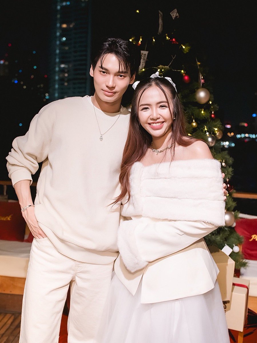 💚 เป็นค่ำคืนที่พิเศษอีกคืน ที่ได้เจอน้องวิน ~ น่ารักเหมือนเดิมไม่เคยเปลี่ยน เขิลคนหล่ออ่ะ 🫣🤭 พี่อันรักน้องวินน้า~

<a href="/winmetawin/">Winmetawin</a>   🩷🤍

#HERSHEYSLetsMoveLetsWin
ขอบคุณเฮอร์ซี่ที่มอบโอกาสนี้ให้นะคะ <a href="/senseofcare/">Sense of Care</a> 🙇🏻‍♀️🫶🏻