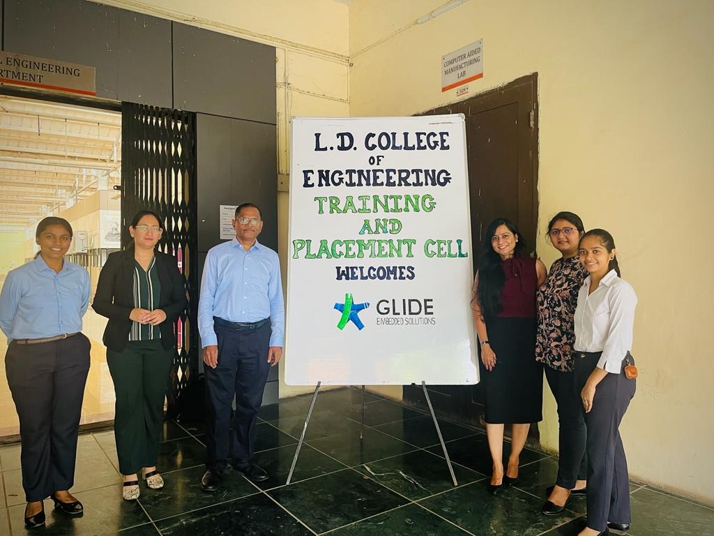 glidemtech's tweet photo. Campus Placement Season of Glide for 2024 ✔  👨‍🎓 👩‍🎓

We would like to thank all the TPOs, Professors &amp; Placement Committees.

Know more about our #companyculture at https://t.co/D06mpckn5G

Reach out to us at careers@glidemtech.com for #Internships 

#Placements #Campusdrive https://t.co/8Ne4IoIPvJ