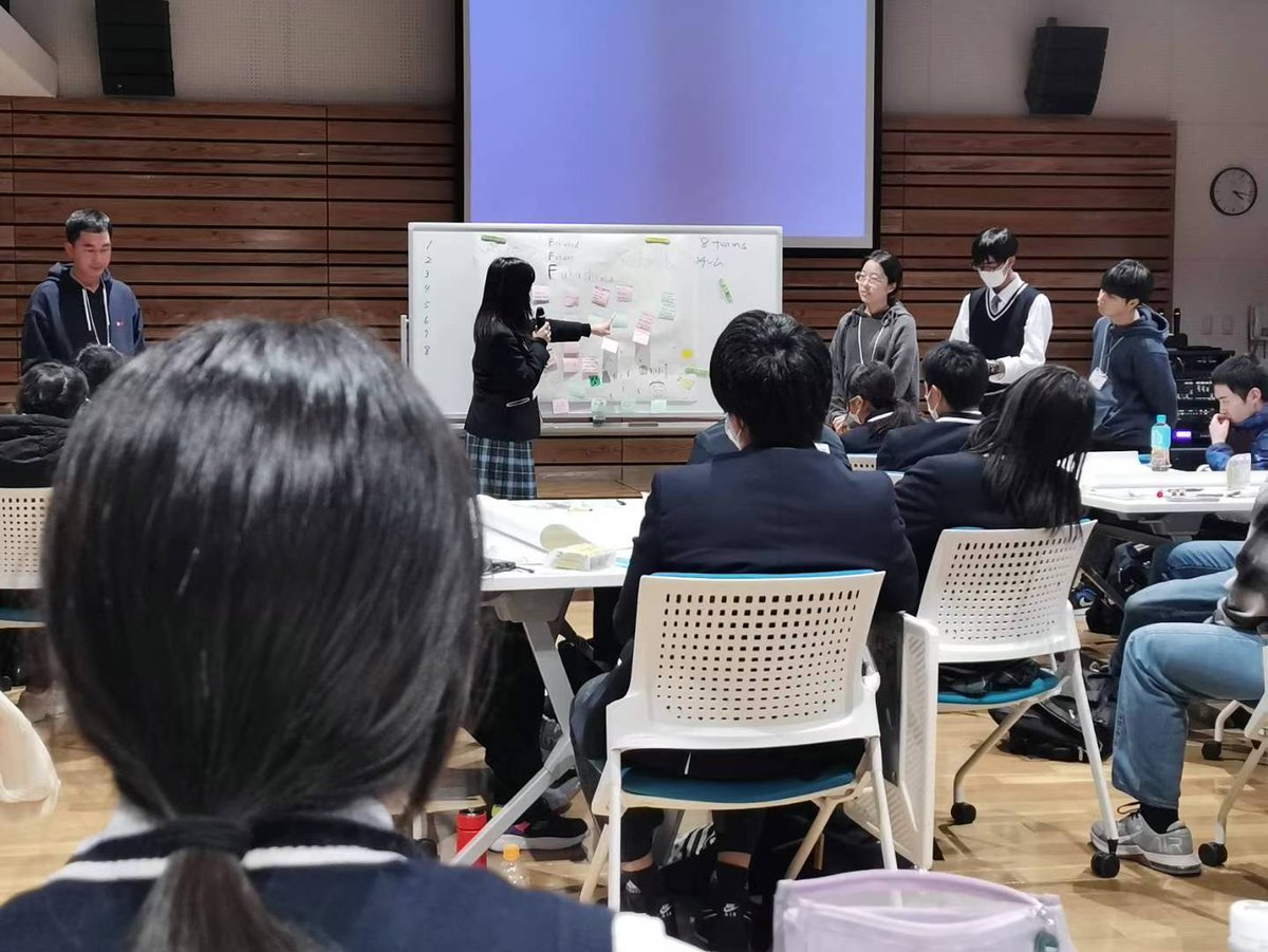 hou_aizu's tweet photo. #fukushimafuturecreation #UoA

#福島県立ふたば未来学園 高等学校の学生たちとのチームワークはすっごく楽しかった！浜通りのことについて教えられ、様々なアイデアも聞きました。勉強になりました！#会津大学 ICT専攻の院生として、福島のために貢献できることについてもちゃんと考えなきゃね！ https://t.co/C7fNiV9BBy
