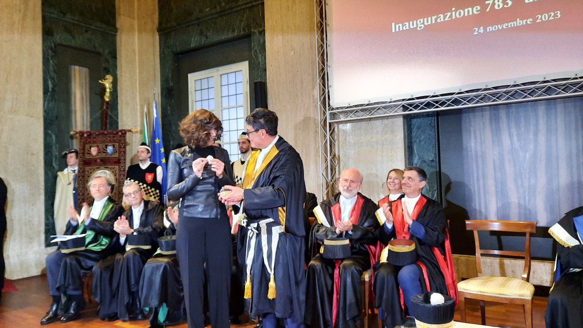 unisiena's tweet photo. 22/11. Cerimonia di inaugurazione del 783° anno accademico dell'#Università di #Siena: l'intervento del Ministro dell'Università e della Ricerca, Sen. Prof.ssa #AnnaMariaBernini. https://t.co/se44Ry0qI0