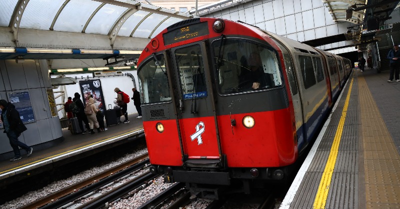 TfL's tweet photo. Today is #WhiteRibbonDay 🤍

We’re playing our part in ending violence against women and girls. 

Find out how we’re keeping our customers and staff safe and how you can #ChangeTheStory 👇 

@WhiteRibbon_UK