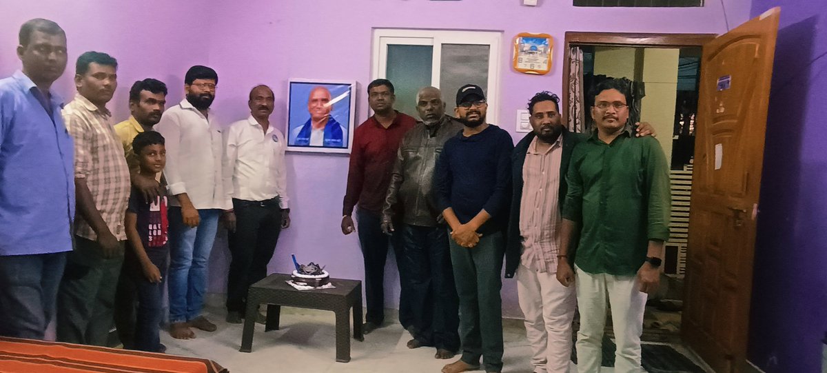 BspDivision's tweet photo. బహుజన్ సమాజ్ పార్టీ రాష్ట్ర అధ్యక్షులు డాక్టర్ ఆర్ఎస్ ప్రవీణ్ కుమార్ సార్ గారి జన్మదిన  వేడుకల్లో బంజారాహిల్స్ NBT నగర్ బస్తీ  బీఎస్పీ పార్టీ నాయకులు నాయకురాలు ఇట్టి కార్యక్రమాన్ని విజయవంతం చేయడం జరిగింది. జై భీమ్ జై బి ఎస్ పి. జే ఆర్ ఎస్ పి🇪🇺🐘🇪🇺
#HBDPraveenSir @RSPraveenSwaero https://t.co/XzgjIria2t