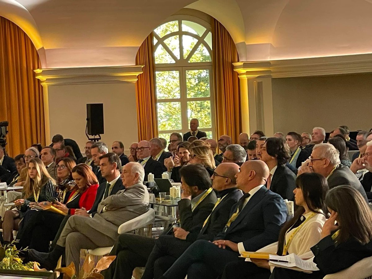ColdirettiLazio's tweet photo. #CIBOARTIFICIALE
Se ne parla al #Forum23 di @Coldiretti https://t.co/h62Vc4PJ5P
