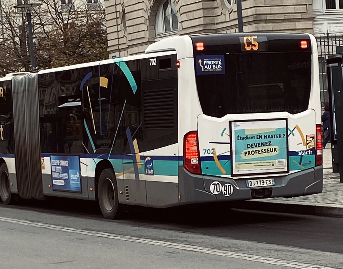 #recrutement |
La campagne de recrutement d’enseignants s’affiche sur les bus de #Rennes métropole !
👉 Devenir enseignant, c’est exercer un métier passionnant et exigeant
↪️ Etudiants ou en reconversion : inscription aux concours possible jusqu’au 7/12
🔎 devenirenseignant.gouv.fr