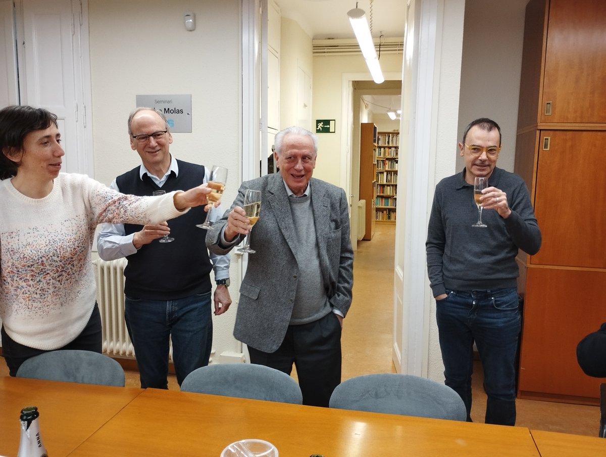 InstitutICPS's tweet photo. Tres generacions ICPS. Inaugurem la sala Seminari Isidre Molas. / Tres generaciones ICPS. Inauguramos la Sala Seminario Isidre Molas https://t.co/1bAfFLLcHm