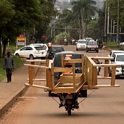 JamesMalindi's tweet image. Stay classy Kampala! 😁😂🤙🏼😅 #darwinawards #kampalabodachampionship #closeline! @KCCAUG @PoliceUg