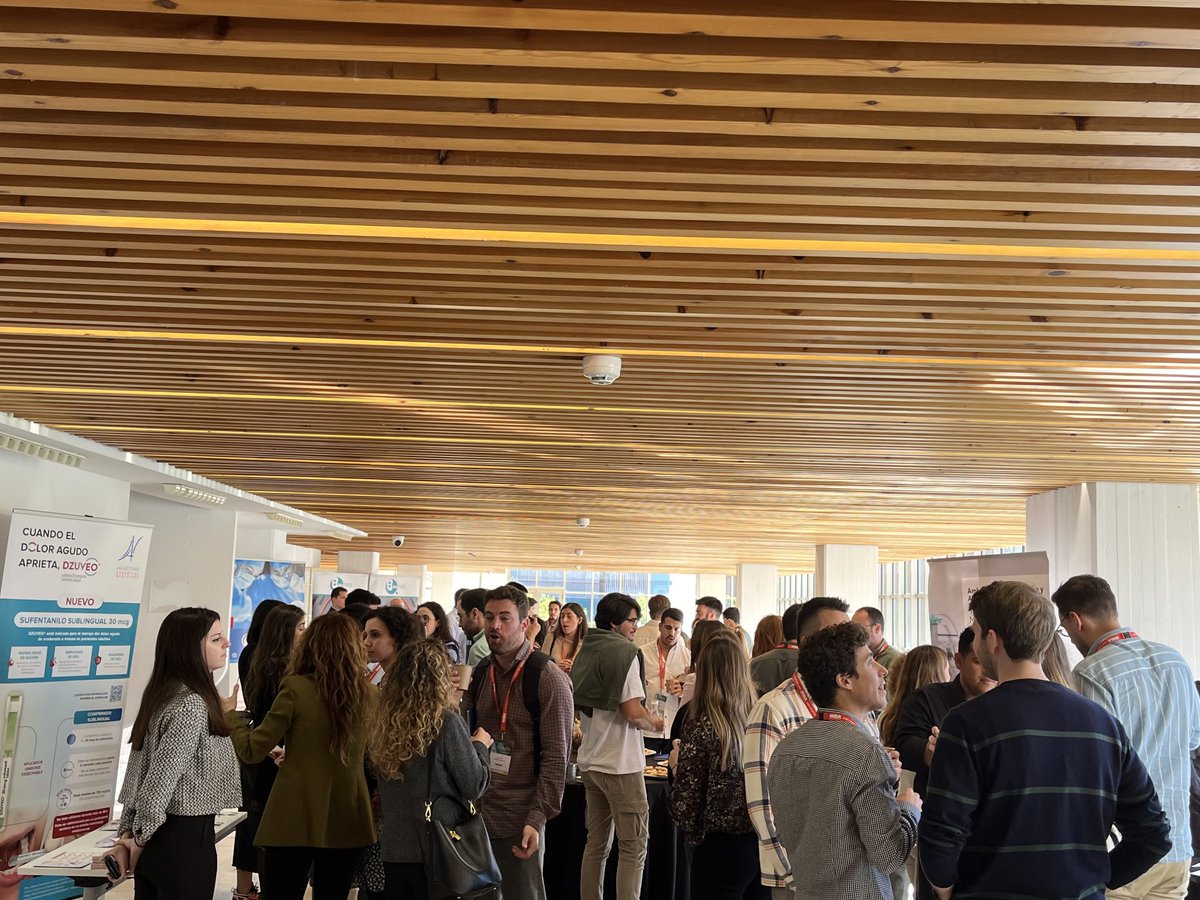 loladolor_VLC's tweet photo. III Jornadas de la SVARTD: llenazo total. Es importante estar unidos residentes y adjuntos con los retos de la especialidad que se nos plantean #SVARTD #SEDAR https://t.co/t7dlmTxKlP