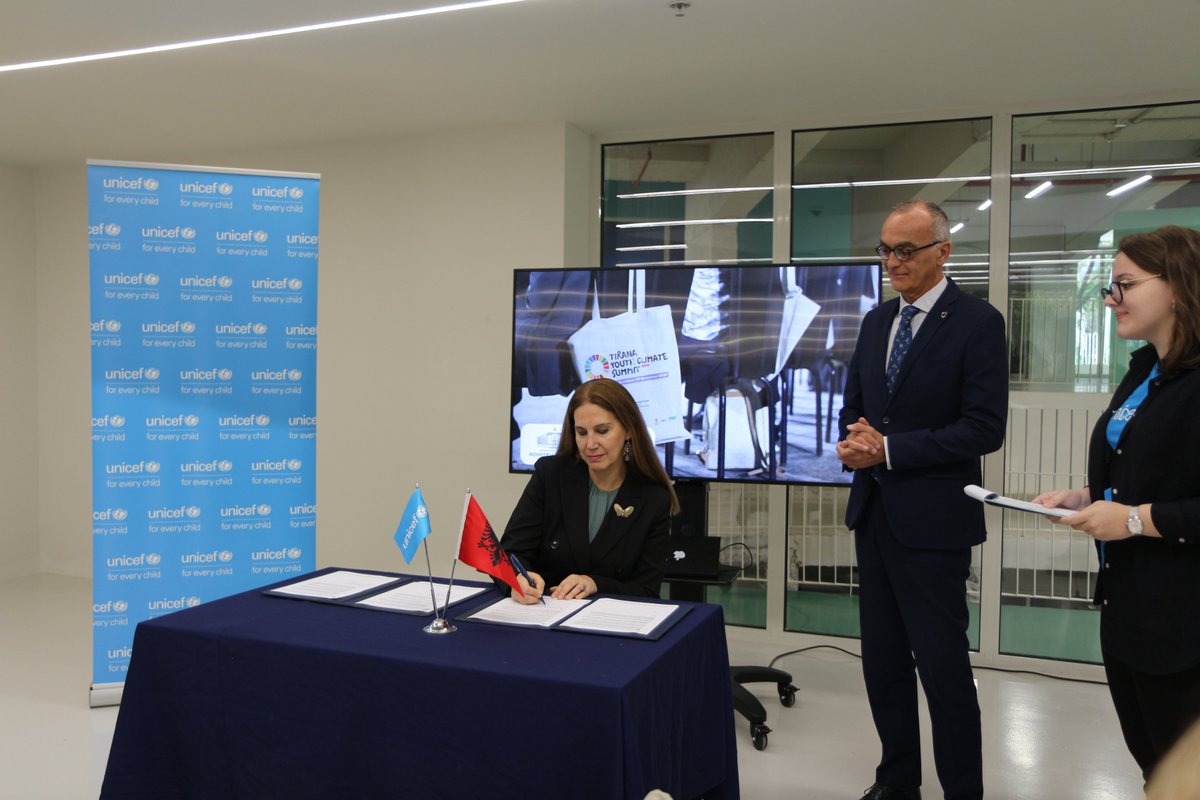 albania_unicef's tweet photo. 🌱Youth handed their written demands to the Minister of Tourism and Environment, @MirelaKumbaro.
 🇦🇱 Albania became the 41st country in the world to sign the Declaration on Children, Youth &amp; Climate Action, @Turizmimjedisi, in the presence of #UNICEFAlbania &amp; @SwedeninAL.
#COP28 https://t.co/nGWvhuEbWJ