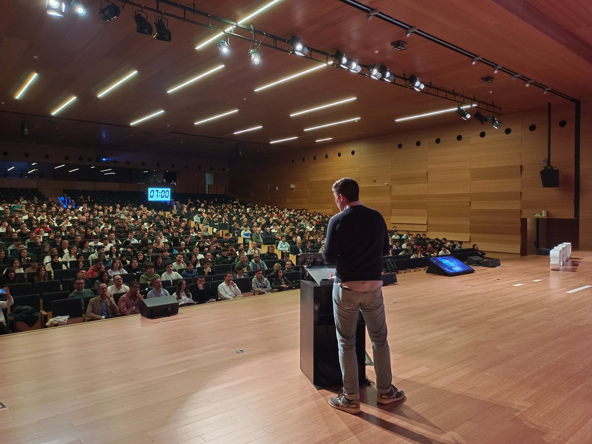 TICSud's tweet photo. 🚀Rècord de participació al #SpeedDatingFPTICSud amb més de 600 alumnes de #FP d’arreu de la demarcació de Tarragona!!

✅Connectem el #talent del territori!
👇👇
https://t.co/eE3nyNhLcH

#TICSUd #TalentTIC #SectorTIC #TalentFP https://t.co/ZfYdCF1S1v