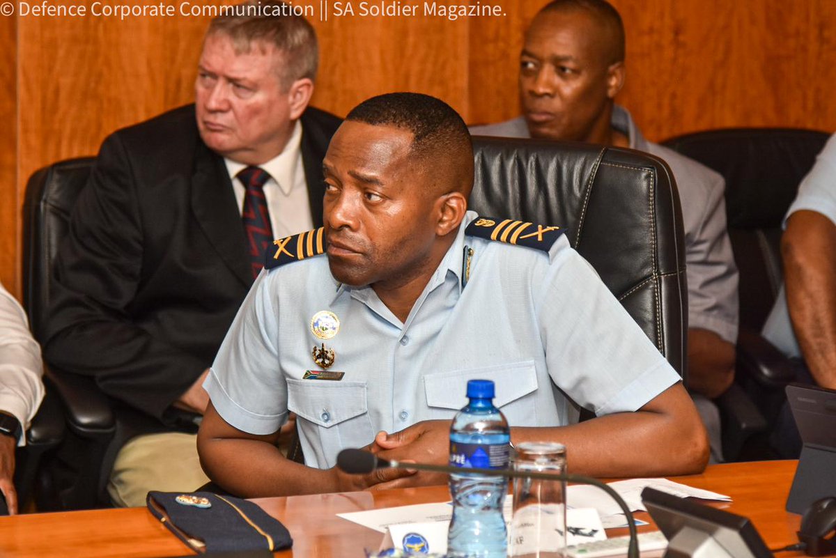 SANDF_ZA's tweet photo. Brazil's Embraer Demonstrates Cutting-Edge C-390 Aircraft to South African Air Force.
https://t.co/ubhOH2kAjs
#MODM
#SANDF
#SASoldierMagazine
#SAAirForce
#FreeTheEagle https://t.co/uBMDeXkiYz