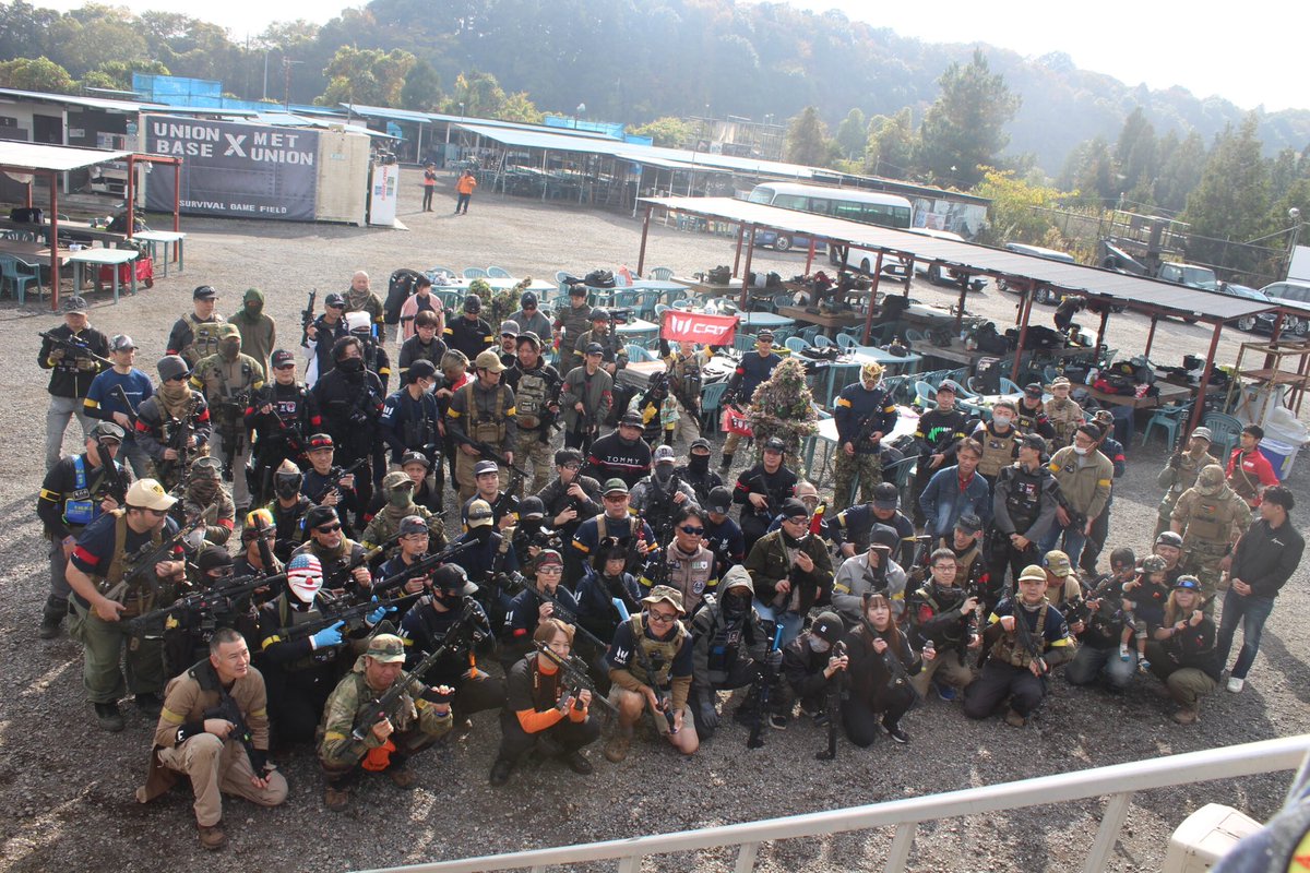 tivon01's tweet photo. 先日の11/23勤労感謝の日CAT festivalでもサバゲーの昼食はお決まりのカレーです。今回は奮発してユニオン特製の牛丼合い盛り&大盛りです。大盛り上がりでとても良い一日となりました。次回も是非参加します。#CATfestival #サバゲー #カレー https://t.co/Jwfh3Vy2kp