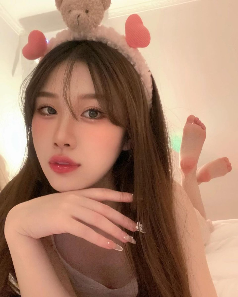 Uzi_647's tweet photo. 可爱俏皮，还很骚 https://t.co/QK8s7yGi9p