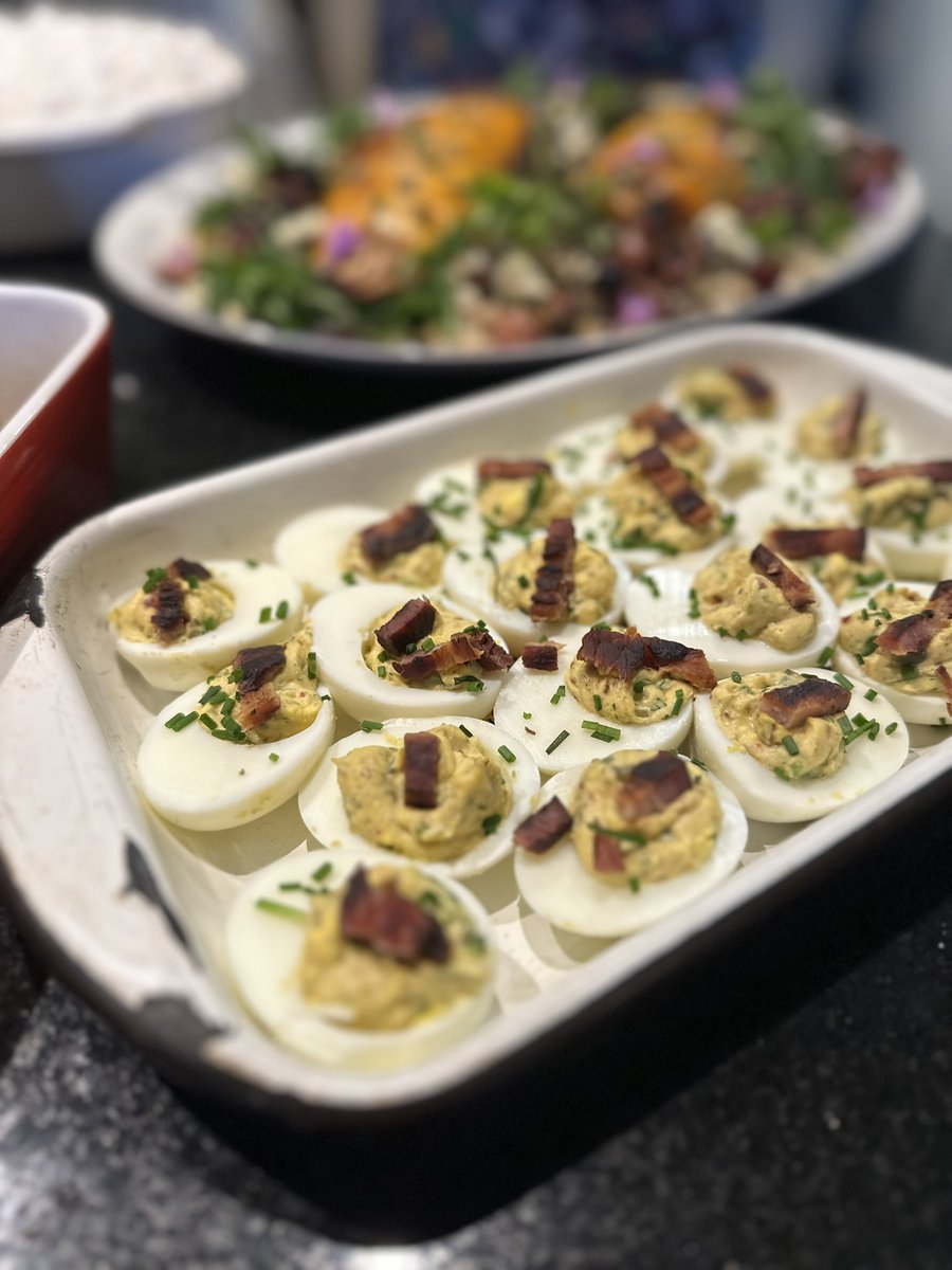 Dalalhalabi's tweet photo. Una nueva sesión del #cookbookclub. cada vez es mejor, ayer agradecimos y comimos increíble, se pasan todas pa talentosas. https://t.co/ghidgo1gDw
