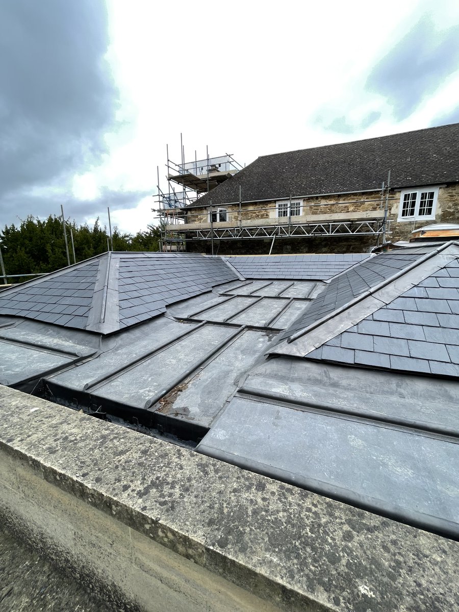 KeystoneRFL's tweet photo. Project almost complete at Court Place Gardens, Oxford on behalf of Feltham Construction. Works involved the supply & installation of natural slates and specialist leadworks.
#construction #roofing #leadworks #lookinggood https://t.co/mWL5AtTJFR