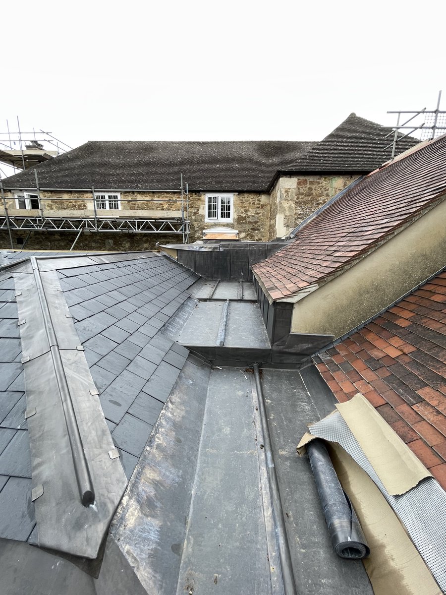 KeystoneRFL's tweet photo. Project almost complete at Court Place Gardens, Oxford on behalf of Feltham Construction. Works involved the supply & installation of natural slates and specialist leadworks.
#construction #roofing #leadworks #lookinggood https://t.co/mWL5AtTJFR