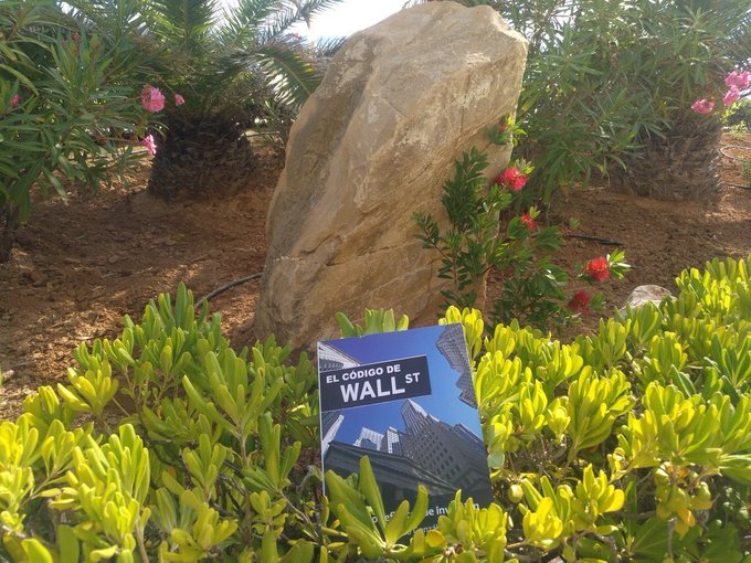 Empieza el fin de semana y disfruta aprendiendo a #invertir con el #libro <a href="/CodigoDeWallSt/">ElCódigoDeWallStreet</a> Puedes conseguirlo en elcodigodewallstreet.com #inversor #formación