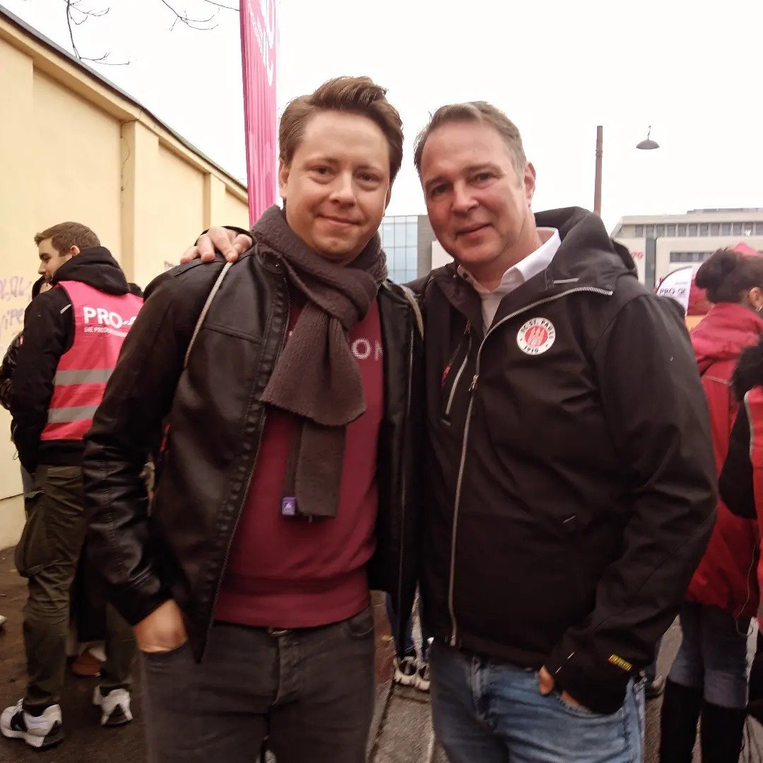 ReinischDieter's tweet image. Heute @AndiBabler beim #streik der Metallindustrie von @GewerkschaftGPA &amp;amp; #PROGE in #meidling getroffen.  Meine Reportage gibt es morgen zu lesen in @jungewelt✊🪧🗞️