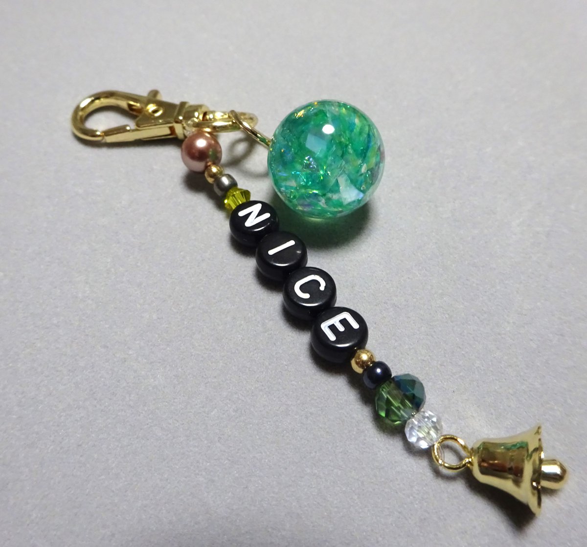 SunYukky's tweet photo. 「YUKKY-SUN’S DESIGN(minne)」 https://t.co/QgPVd8UvJ2 より
①296 / キーホルダー「GOOD」
②297 / キーホルダー「NICE」
両方とも￥800です（送料別）。
良い感じにクリスマスカラーに仕上がりました。 https://t.co/3oJCe5I6M9