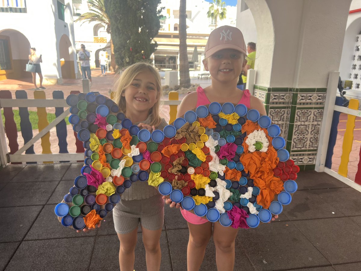 Shannon_Anim's tweet image. What do you think about this😳?  
Having fun and learning about what we can make out of recycled items #EuropeanWeekforWasteReduction at our #CreatureClub  #SunsetHarbourClub👏♻️ 
#EWWR #GoingGreen 
@Radha_dadlani @RachelDemmy @lourdesGober